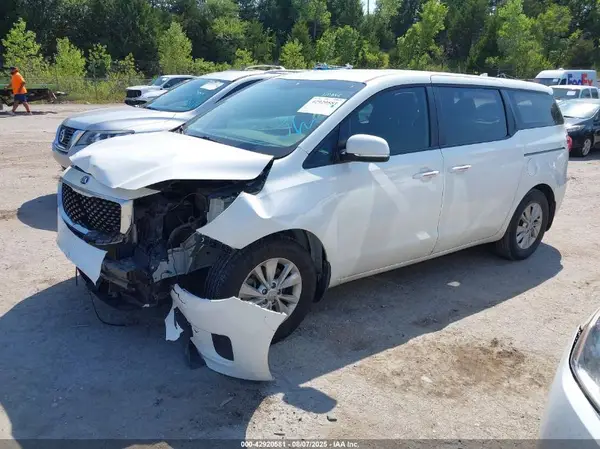 KNDMA5C18H6278704 2017 KIA SEDONA - Image 2
