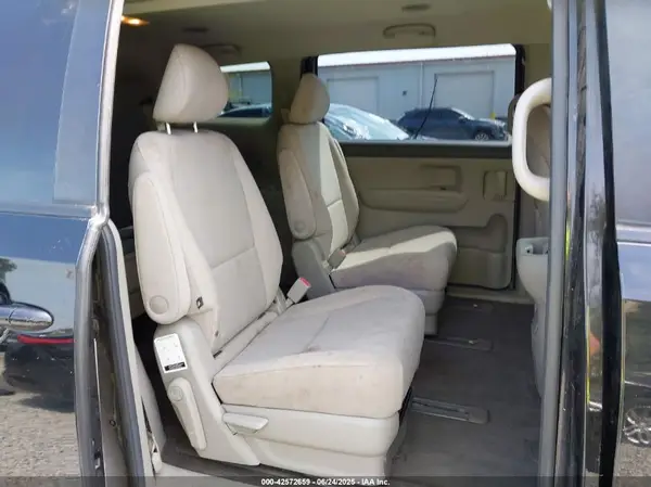KNDMA5C18H6292456 2017 KIA SEDONA - Image 8