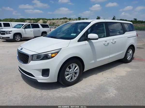 KNDMA5C18J6400967 2018 KIA SEDONA - Image 2
