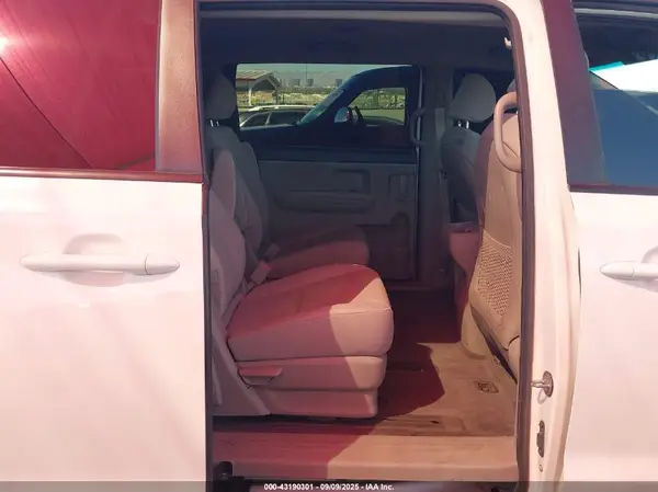 KNDMA5C19H6285595 2017 KIA SEDONA - Image 8