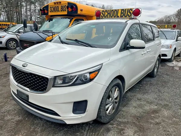 KNDMA5C19H6285600 2017 KIA SEDONA - Image 2