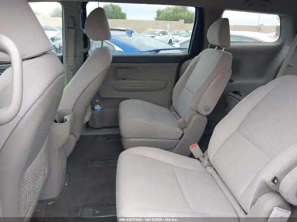 KNDMA5C19H6292448 2017 KIA SEDONA - Image 8