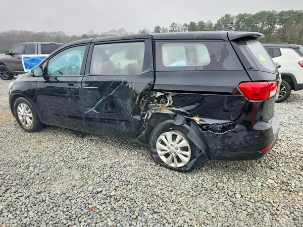 KNDMA5C1XH6257661 2017 KIA SEDONA - Image 2
