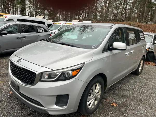 KNDMA5C1XH6259670 2017 KIA SEDONA - Image 2