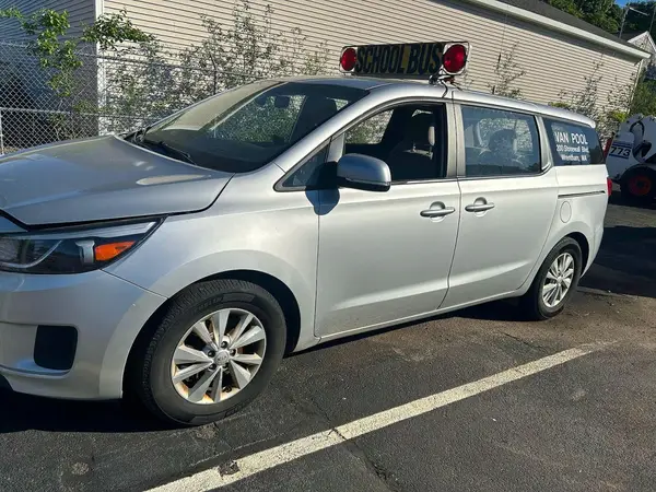 KNDMA5C1XH6264741 2017 KIA SEDONA - Image 2