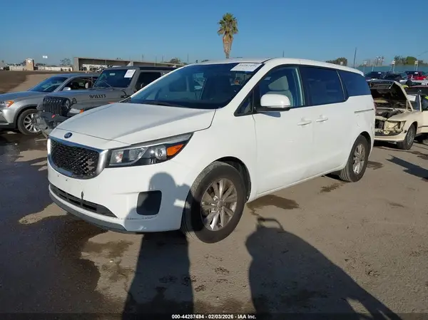 KNDMA5C1XH6265503 2017 KIA SEDONA - Image 2