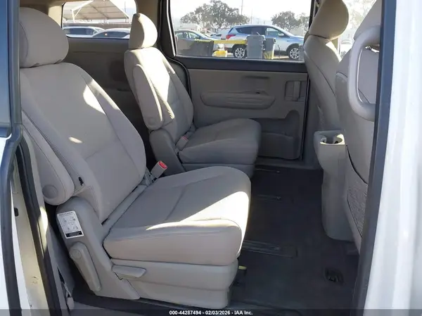 KNDMA5C1XH6265503 2017 KIA SEDONA - Image 8
