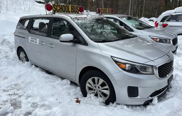 KNDMA5C1XH6272533 2017 KIA SEDONA - Image 1