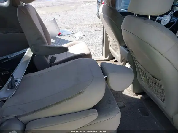 KNDMA5C1XH6279532 2017 KIA SEDONA - Image 8
