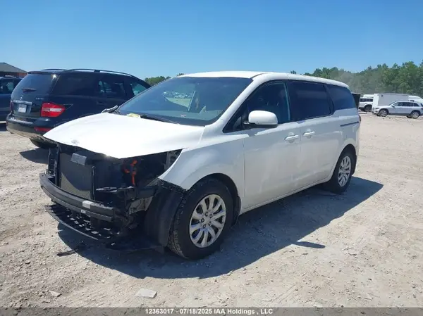 KNDMA5C1XH6326378 2017 KIA SEDONA - Image 2