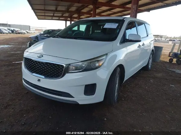 KNDMA5C1XJ6398655 2018 KIA SEDONA - Image 2
