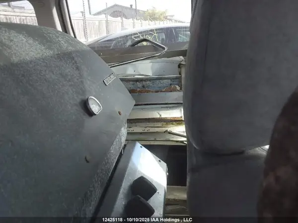 KNDMB233466017547 2017 KIA SEDONA - Image 8