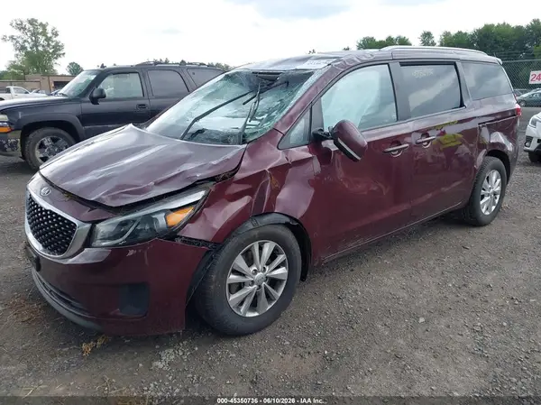 KNDMB5C10G6085815 2016 KIA SEDONA - Image 2