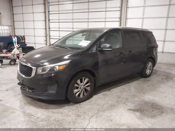 KNDMB5C10G6089220 2016 KIA SEDONA - Image 2