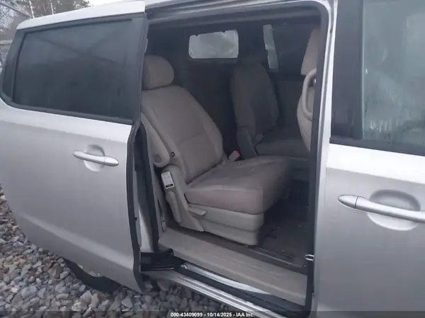 KNDMB5C10G6118974 2016 KIA SEDONA - Image 8