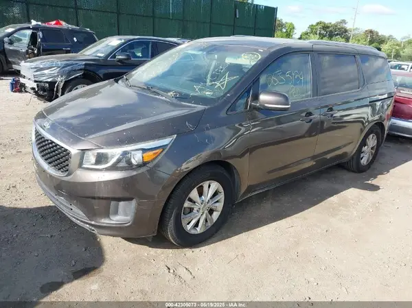 KNDMB5C10G6120112 2016 KIA SEDONA - Image 2