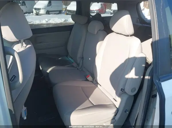 KNDMB5C10G6121549 2016 KIA SEDONA - Image 8