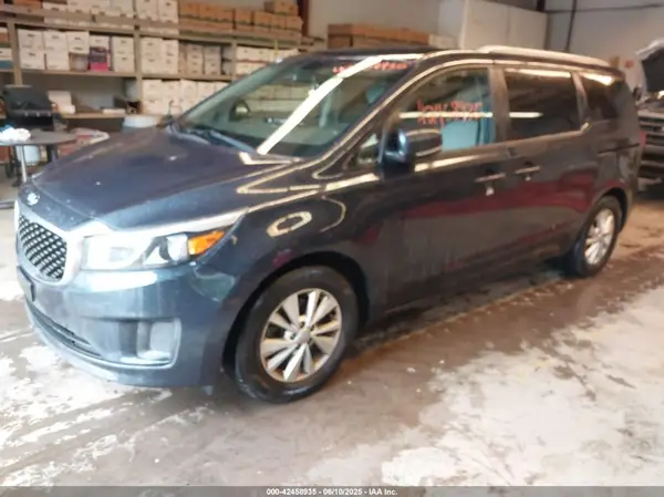 KNDMB5C10G6158343 2016 KIA SEDONA - Image 2