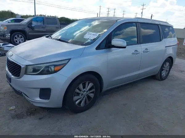 KNDMB5C10G6163204 2016 KIA SEDONA - Image 2