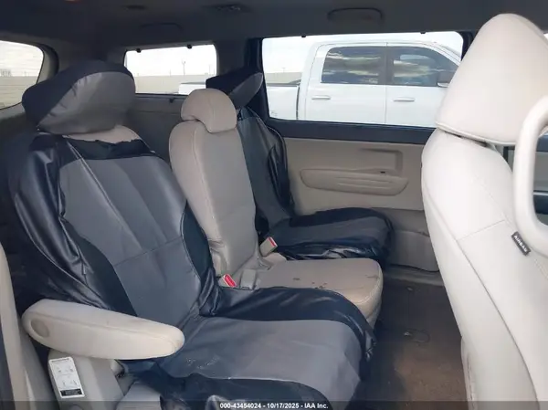 KNDMB5C10G6163204 2016 KIA SEDONA - Image 8