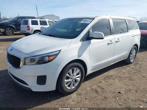 KNDMB5C10G6173876 2016 KIA SEDONA - Image 2