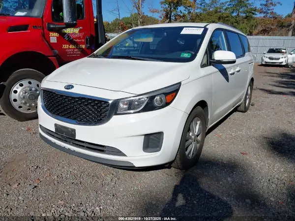 KNDMB5C10G6190015 2016 KIA SEDONA - Image 2