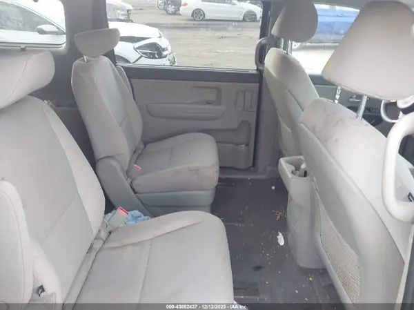 KNDMB5C10G6197868 2016 KIA SEDONA - Image 8