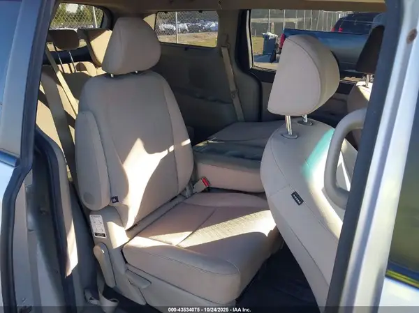 KNDMB5C10G6198051 2016 KIA SEDONA - Image 8
