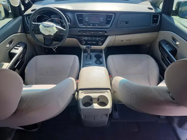 KNDMB5C10H6218879 2017 KIA SEDONA - Image 8