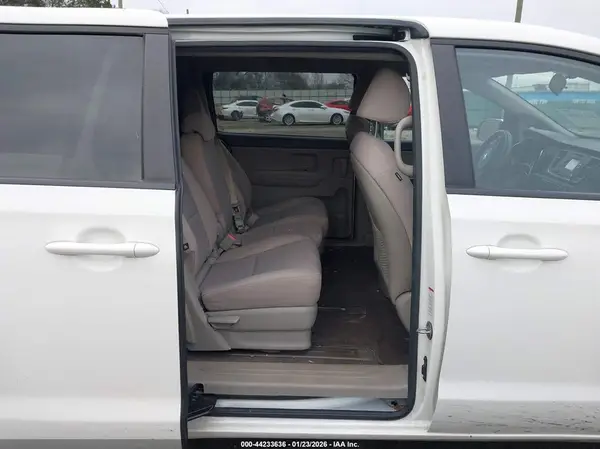 KNDMB5C10H6221040 2017 KIA SEDONA - Image 8