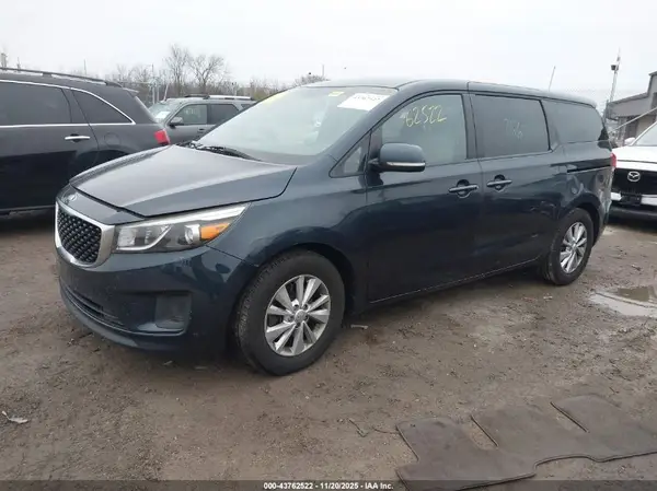 KNDMB5C10H6224164 2017 KIA SEDONA - Image 2