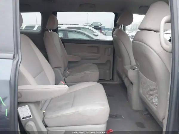 KNDMB5C10H6224164 2017 KIA SEDONA - Image 8