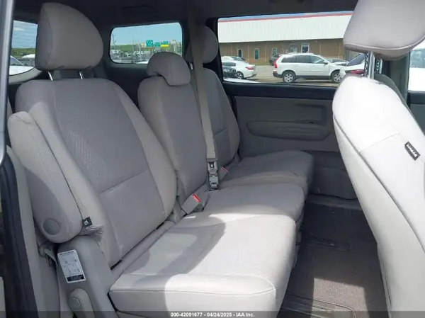 KNDMB5C10H6229106 2017 KIA SEDONA - Image 8