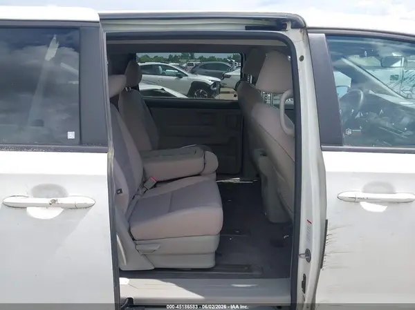 KNDMB5C10H6230854 2017 KIA SEDONA - Image 8