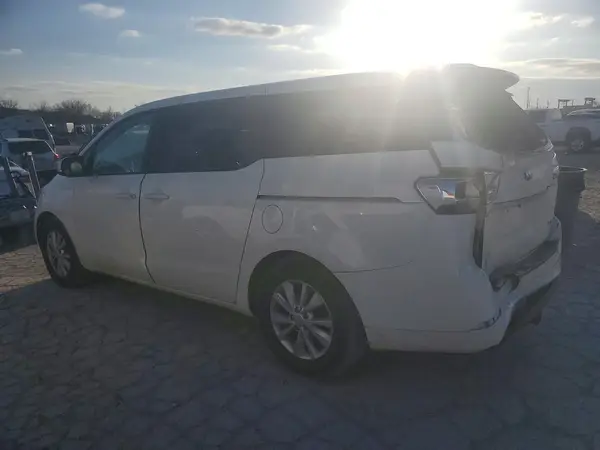 KNDMB5C10H6231602 2017 KIA SEDONA - Image 2