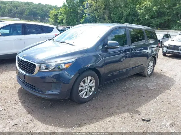 KNDMB5C10H6233530 2017 KIA SEDONA - Image 2