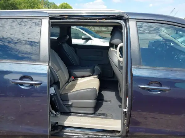 KNDMB5C10H6233530 2017 KIA SEDONA - Image 8
