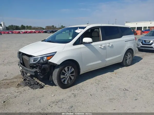 KNDMB5C10H6234497 2017 KIA SEDONA - Image 2