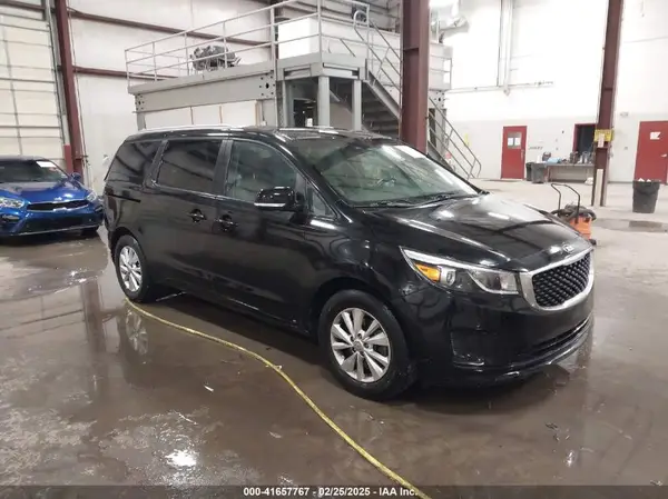 KNDMB5C10H6242020 2017 KIA SEDONA - Image 1