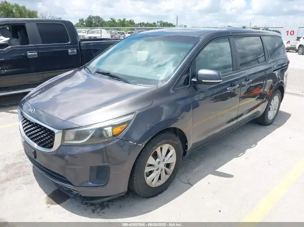 KNDMB5C10H6243488 2017 KIA SEDONA - Image 2