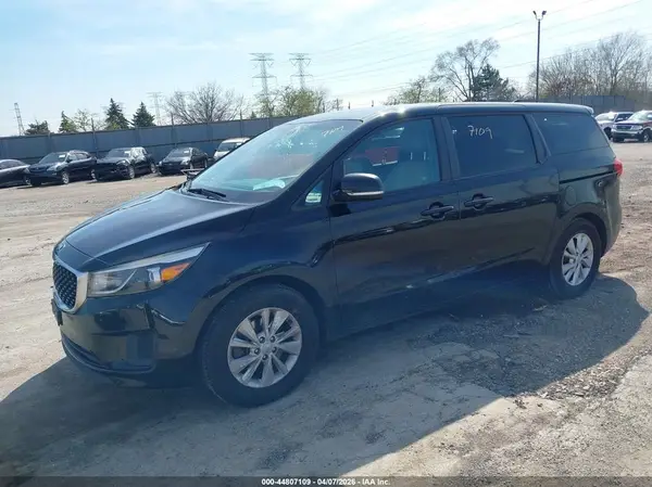 KNDMB5C10H6243815 2017 KIA SEDONA - Image 2