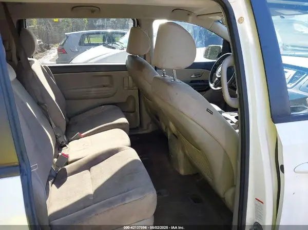 KNDMB5C10H6245676 2017 KIA SEDONA - Image 8