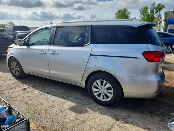 KNDMB5C10H6246083 2017 KIA SEDONA - Image 2