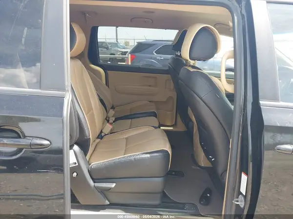 KNDMB5C10H6246665 2017 KIA SEDONA - Image 8