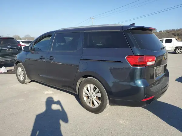 KNDMB5C10H6247895 2017 KIA SEDONA - Image 2