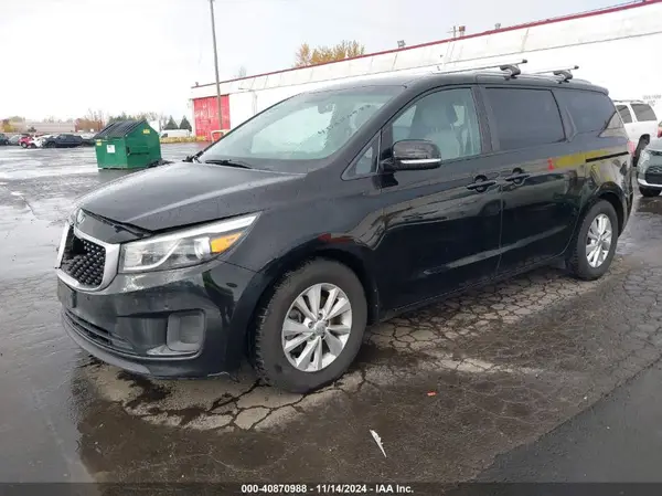 KNDMB5C10H6251946 2017 KIA SEDONA - Image 2