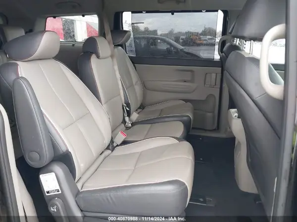 KNDMB5C10H6251946 2017 KIA SEDONA - Image 8