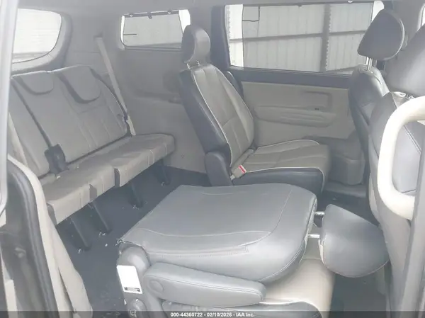 KNDMB5C10H6253969 2017 KIA SEDONA - Image 8