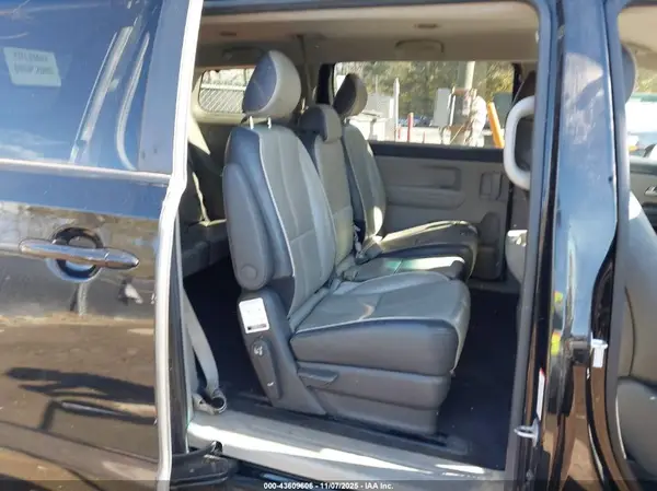 KNDMB5C10H6254801 2017 KIA SEDONA - Image 8