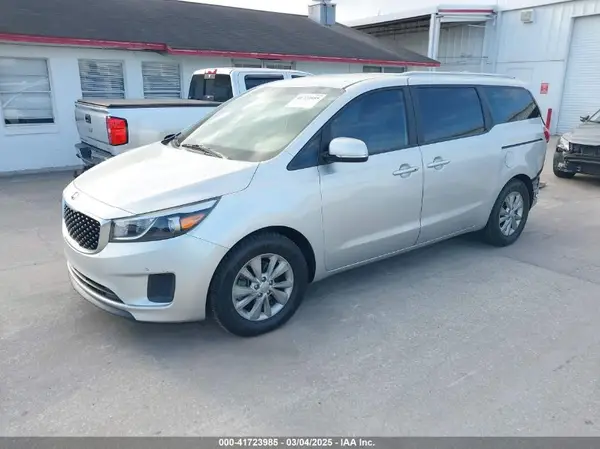 KNDMB5C10H6265281 2017 KIA SEDONA - Image 2
